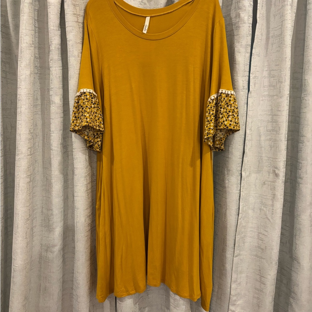 Boutique Mustard Yellow Women's Top with Patterned Sleeves (NEW WITH TAGS)